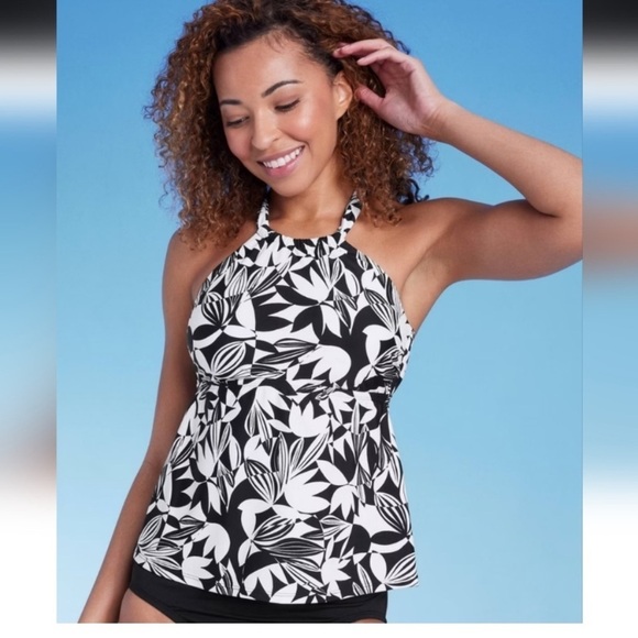 Shade & Shore Other - Shade & Shore Swim
Shade & Shore Halter
Tankini Top Black
Leaf Print new 🆕